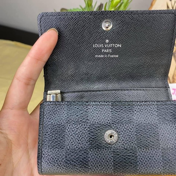 Auth Louis Vuitton Graphite 6 key holder/wallet. - Picture 5 of 10